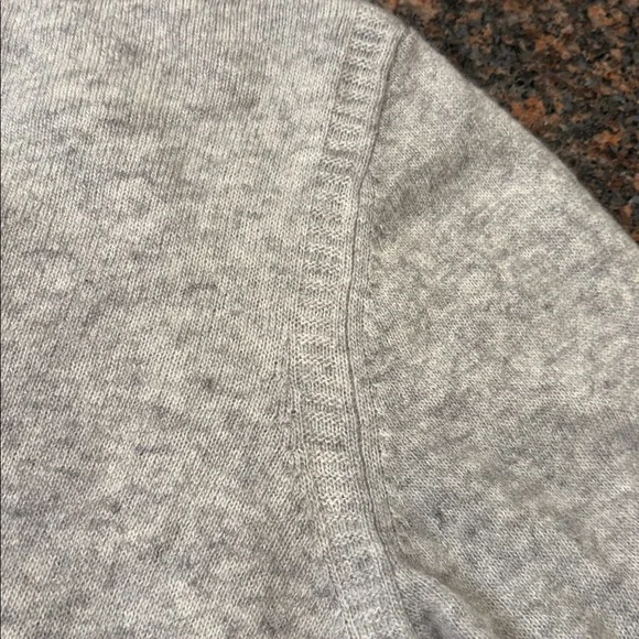 Banana Republic Light Gray Sweater - Picture 5 of 6